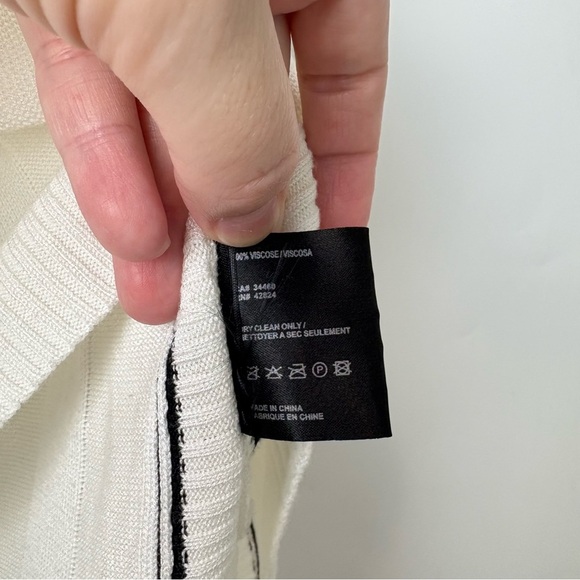 VEDA White V-Neck Sweater Vest Relaxed Fit - Picture 6 of 6